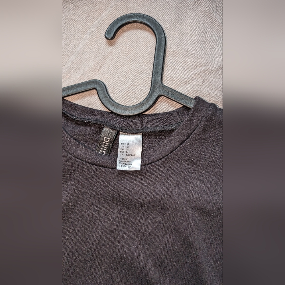 Fitted h&m black T-shirt